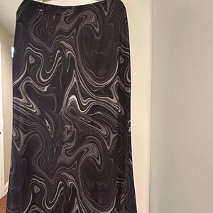 Chic Black Swirl Maxi Skirt